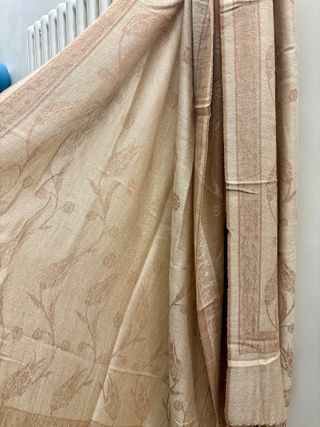 Sciarpa beige con fantasia floreale
