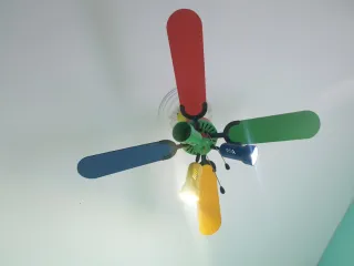 Ventilador de techo multicolor