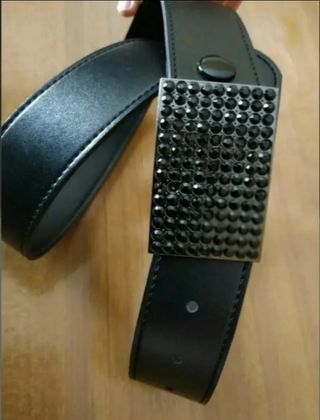 Cintura nera con fibbia strass