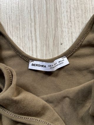 Vestido largo ajustado verde oliva