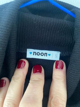 Jersey Negro Cuello Alto Mujer