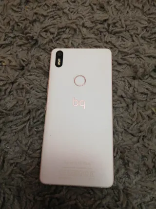 Móvil Blanco y Dorado