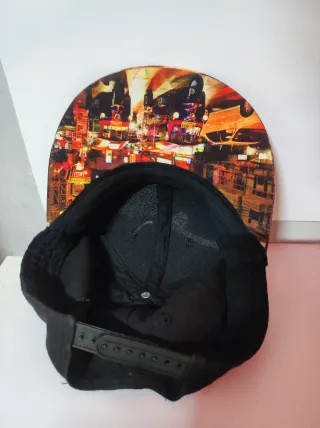 Gorra plana diseño ciudad