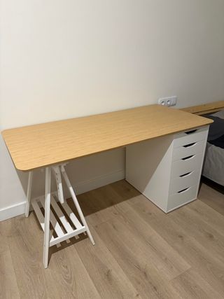 Set de escritorio de madera, cajonera y caballete