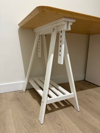 Set de escritorio de madera, cajonera y caballete