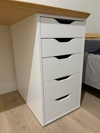 Set de escritorio de madera, cajonera y caballete