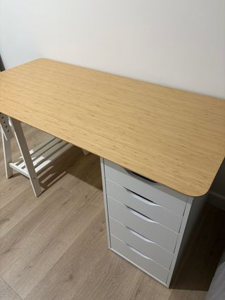 Set de escritorio de madera, cajonera y caballete