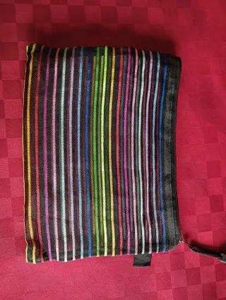 Pochette righe multicolor con zip
