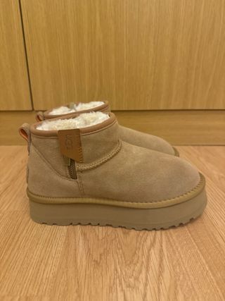 Botas UGG Ultra Mini  con cremallera. Talla 37