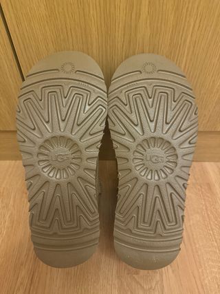 Botas UGG Ultra Mini  con cremallera. Talla 37