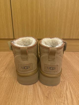 Botas UGG Ultra Mini  con cremallera. Talla 37