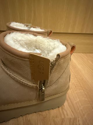 Botas UGG Ultra Mini  con cremallera. Talla 37