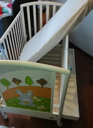 Cuna y cambiador de bebé