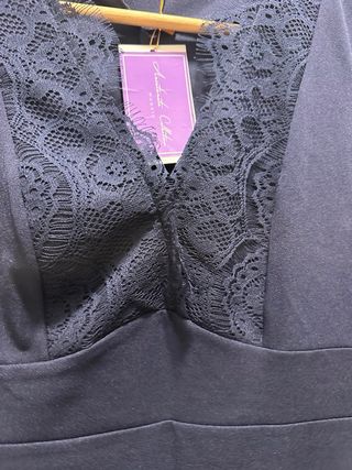 Vestido azul de cóctel con encaje