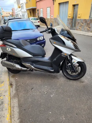 Kymco Super Dink 125cc 5045 km. Es por cadena