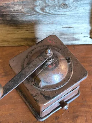 Antiguo Molinillo de café ELMA marrón