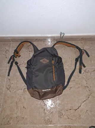 Mochila Quechua Negra y Marrón