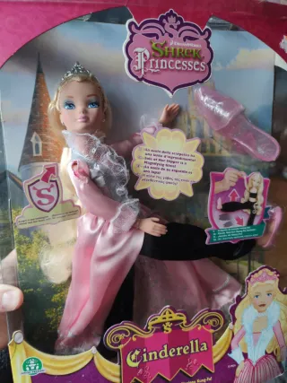 Muñeca Shrek Princesses Cenicienta