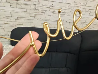 Letrero La vie est belle dorado. Nuevo