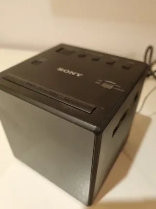 Radio y despertador Sony ICF-C1 Negra.