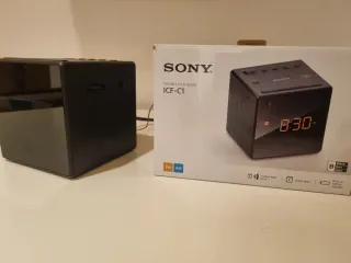 Radio y despertador Sony ICF-C1 Negra.