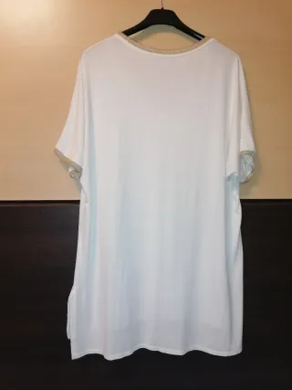 Top largo blanco adornado