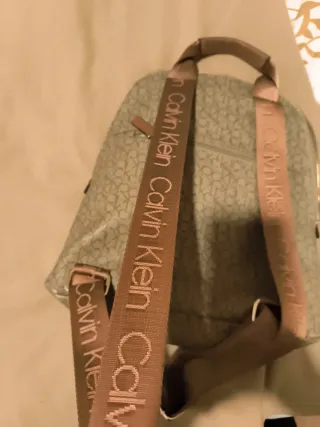 Mochila Calvin Klein Beige y Dorada