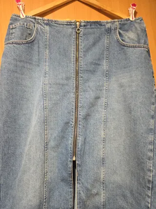 Falda ZARA midi vaquera con cremallera