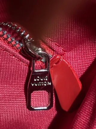 Mochila Louis Vuitton x Supreme Roja