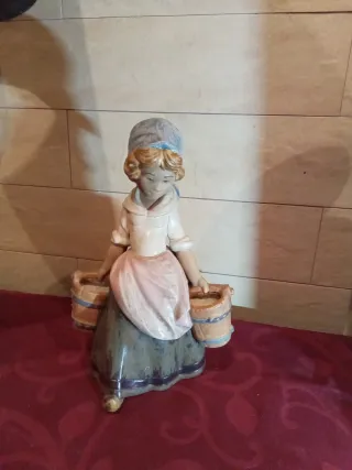 Lámpara de porcelana y jarrón