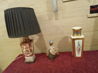 Lámpara de porcelana y jarrón