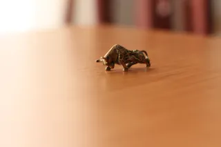 Figura Toro Wall Street Bronce