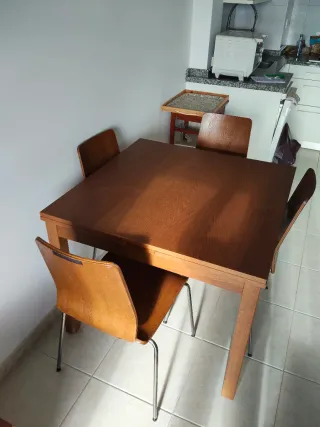 Mesa comedor BJURSTA IKEA y 4 sillas
