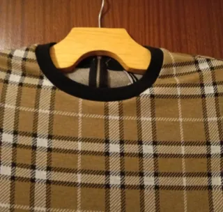 Vestido Stradivarius cuadros beige y marrón