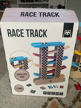 Circuito de coches de madera marca eurekakids