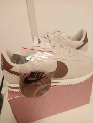 Zapatillas Nike Cortez Beige y Marrón