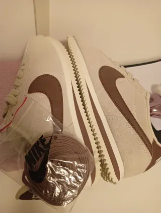 Zapatillas Nike Cortez Beige y Marrón