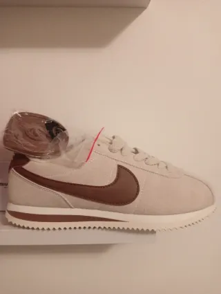 Zapatillas Nike Cortez Beige y Marrón