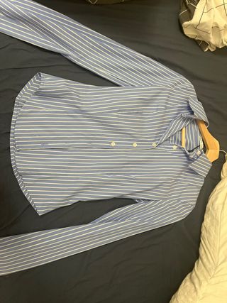 Camisa de rayas azul entallada