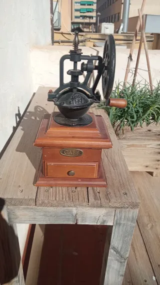 Molinillo de café decorativo madera y metal