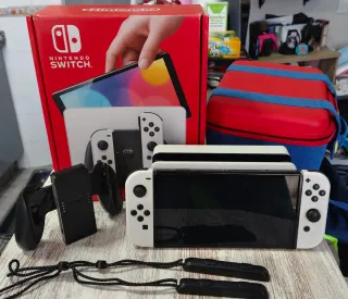 Nintendo Switch OLED CON SCHERMO ROTTO