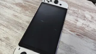 Nintendo Switch OLED CON SCHERMO ROTTO