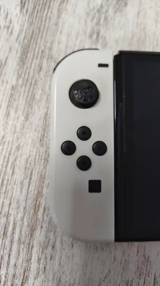 Nintendo Switch OLED CON SCHERMO ROTTO