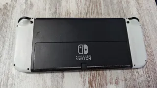 Nintendo Switch OLED CON SCHERMO ROTTO