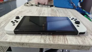 Nintendo Switch OLED CON SCHERMO ROTTO