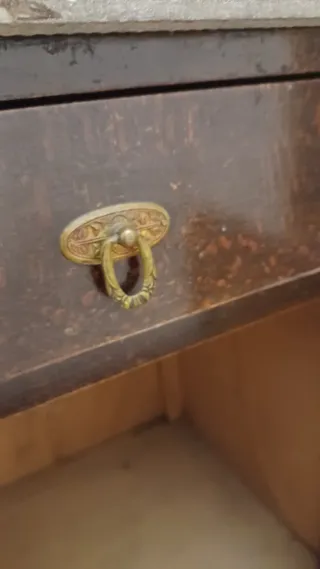 Mesilla antigua con espejo