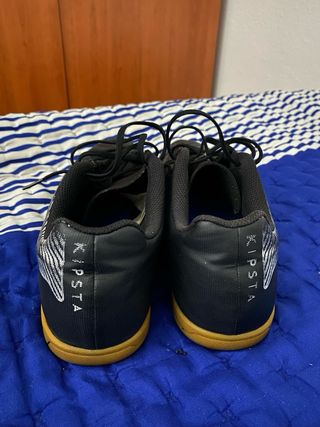 Sapatilhas Kipsta Pretas e Castanhas