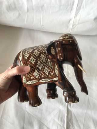 Elefante de madera tallado India