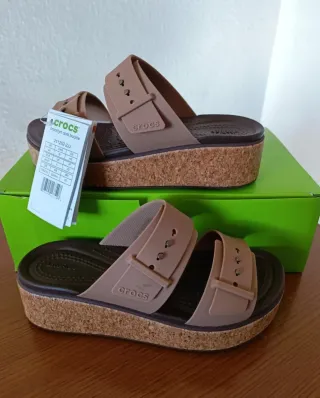 Sandalias Crocs Brooklyn Cork Buckle milk chocolat