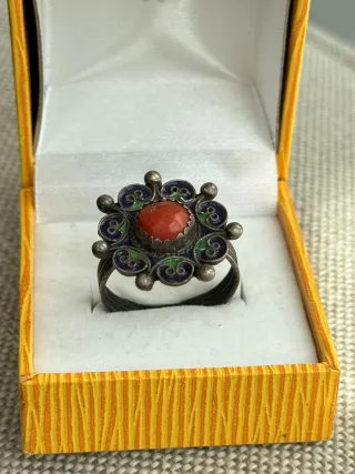 Anillo de plata con coral – Esmalte azul/verde –